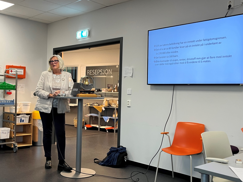 Matutdeling i Løten